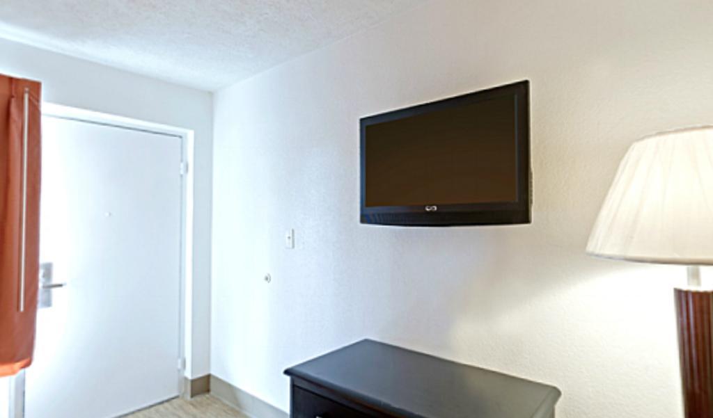 Econo Lodge Metropolis Room photo